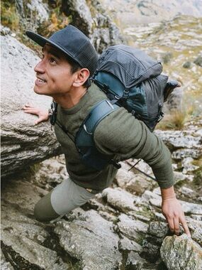 PAKA | Unisex Lightweight Hiking Sweater The Original Crew in Eucalyptus ~ XL
